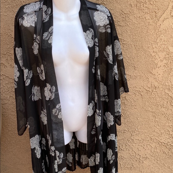 Cover up with pleats - Picture 1 of 5